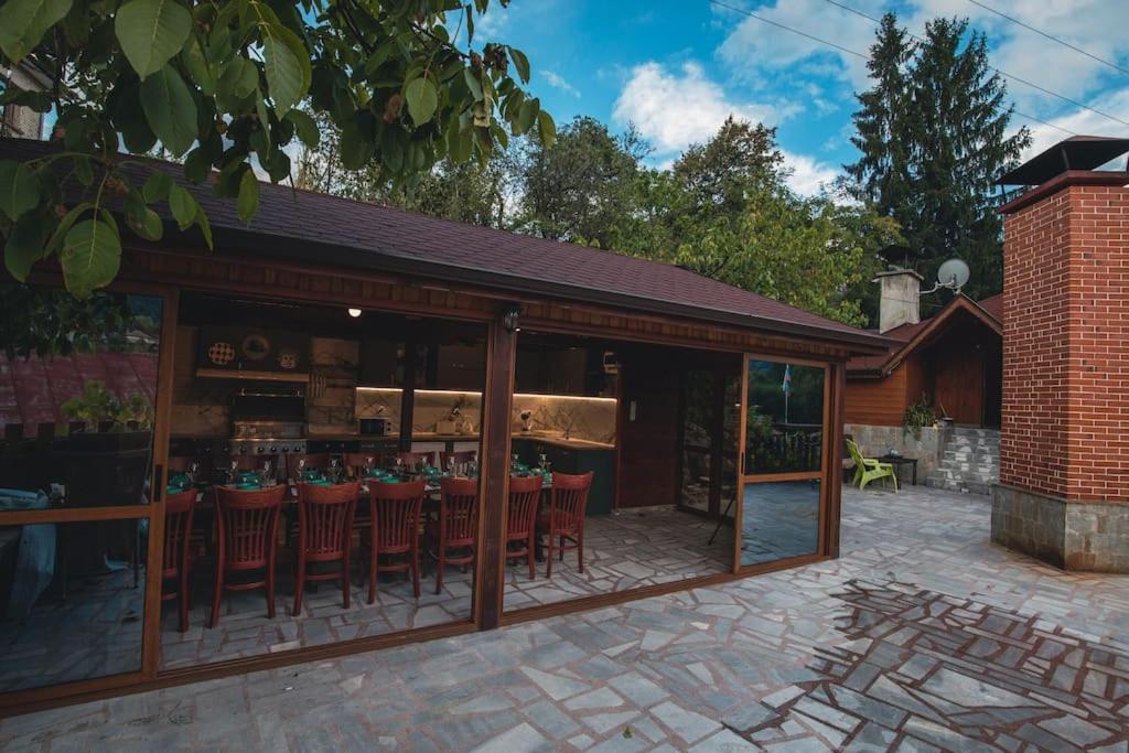 Duvaro Guesthouse Raduil エクステリア 写真