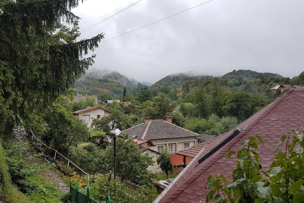 Duvaro Guesthouse Raduil エクステリア 写真